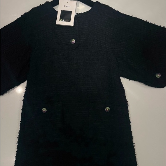 CHANEL Elegant Black Textured Top